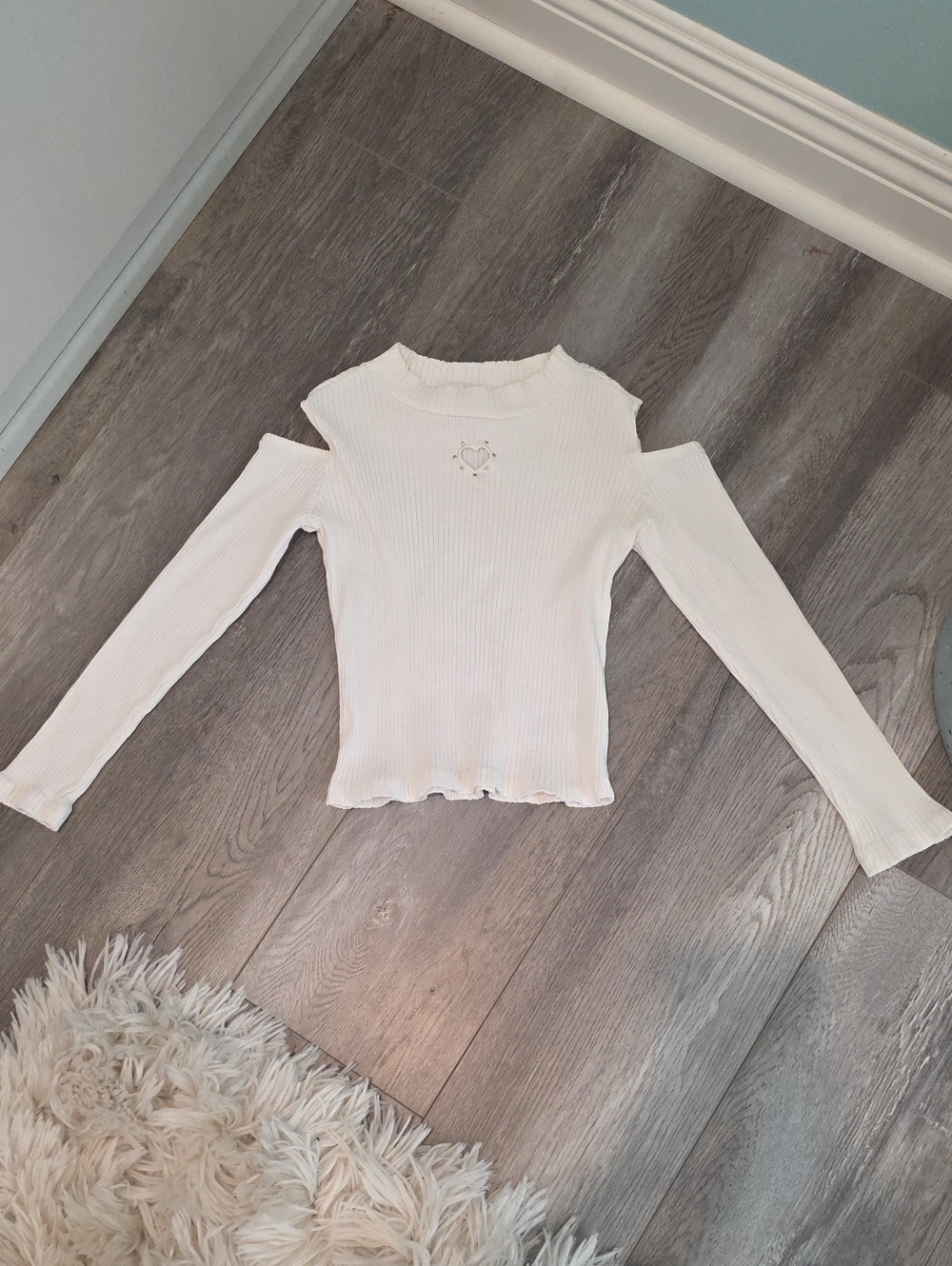 Steve Madden Cream Ribbed Cold-Shoulder Heart Embroidered Long Sleeve Top